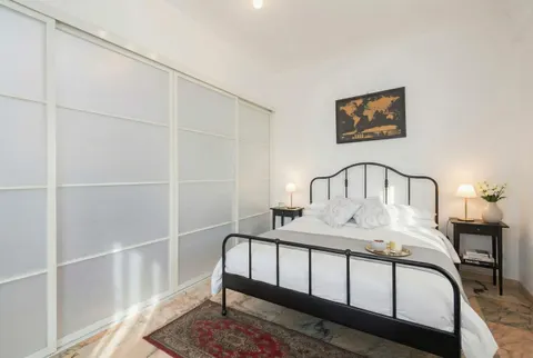 The suite: double bed and frosted-glass sliding partition